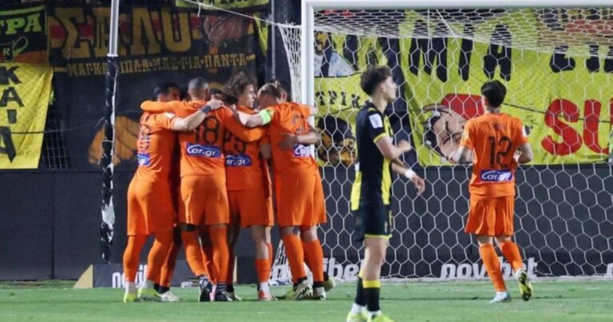 (VIDEO) AEK, de Callens, perdió el primer lugar del fútbol griego