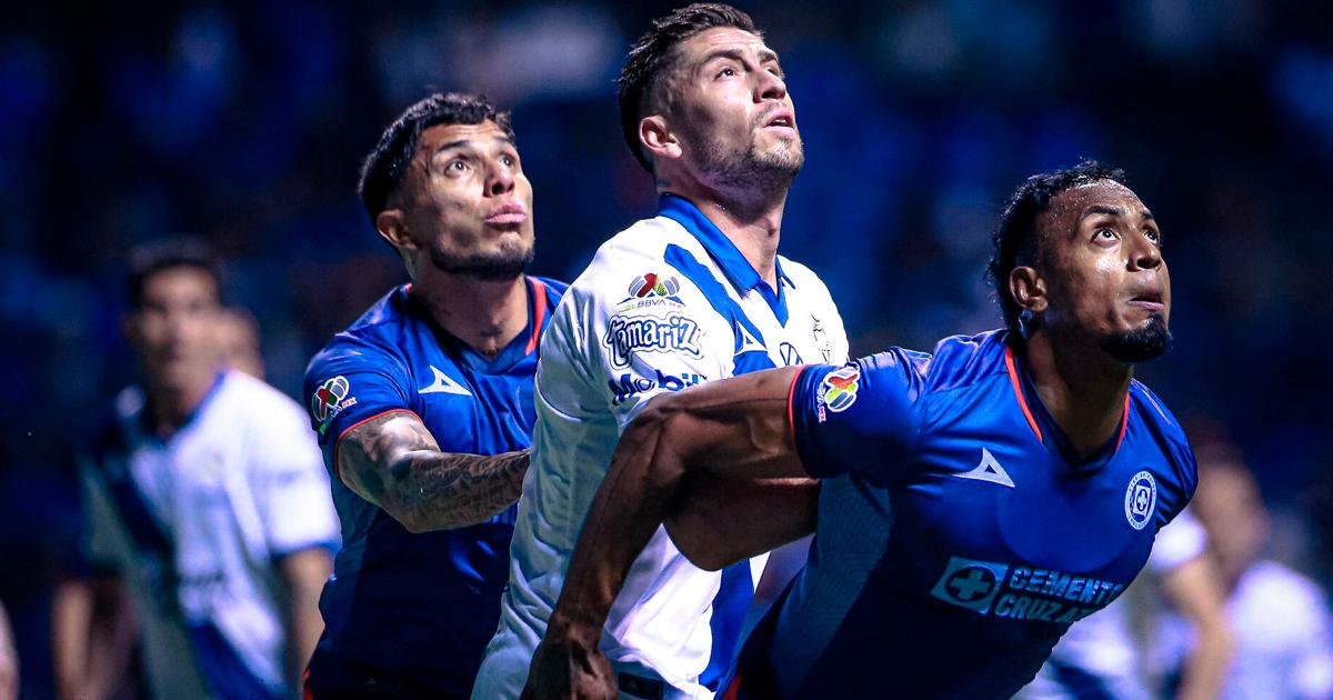 Con Ormeño, Puebla cayó por 1-0 con Cruz Azul y es colero en México