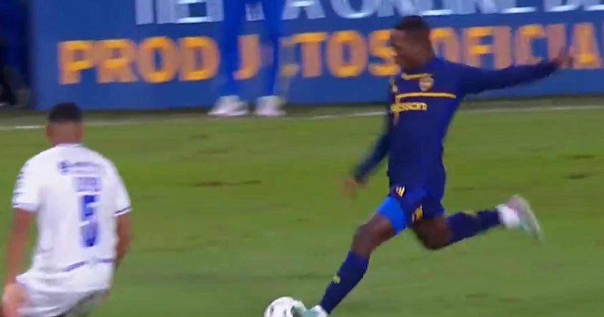 (VIDEO) Advíncula dio gran asistencia para el golazo de Cavani frente a Godoy Cruz