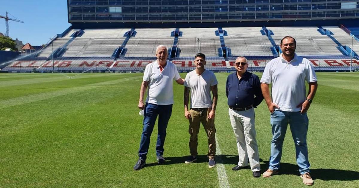 Nicolás Rey y García Pye visitaron el Estadio Centenario