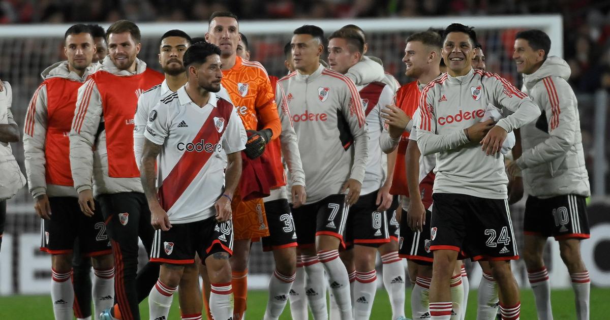 Conmebol multó y advirtió a River Plate por uso de bengalas en las tribunas