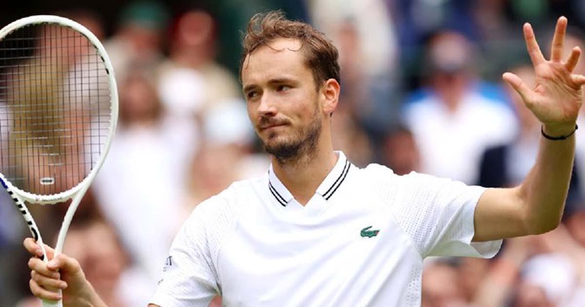 Medvedev avanzó sin problemas en Wimbledon