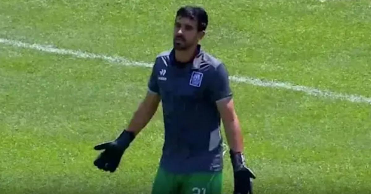 (VIDEO) El incómodo momento que vivió Diego Melián por cambio de indumentaria