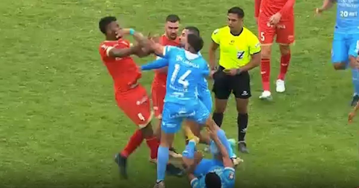 (VIDEO) Lamentable: Duelo entre ADT y Sport Huancayo terminó en bronca