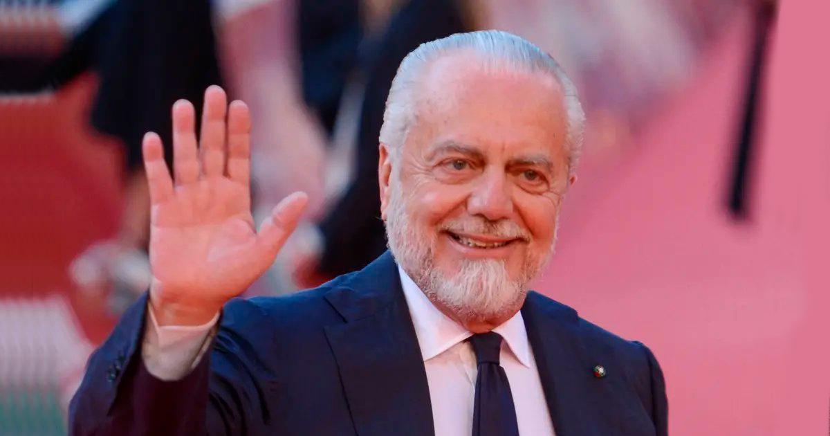 Presidente del Napoli aún confía en su DT pese a últimos malos resultados