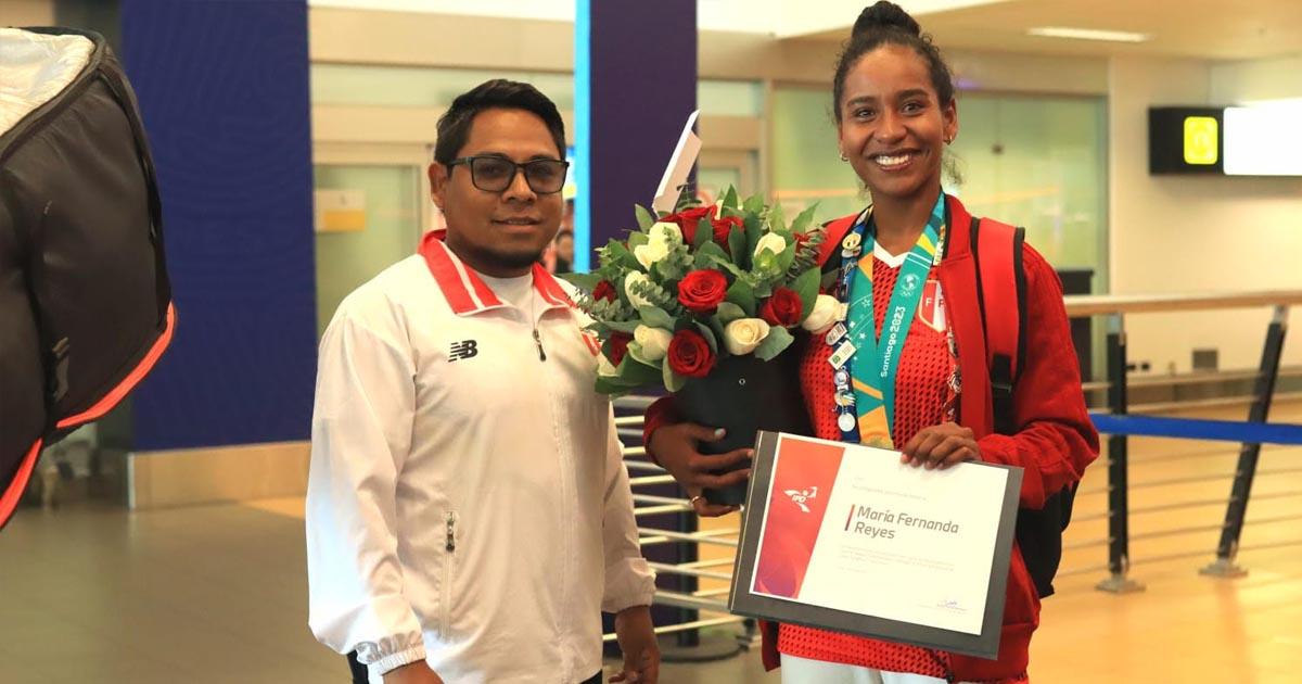 'Mafer' Reyes volvió al Perú tras conseguir la medalla de Oro en Santiago 2023