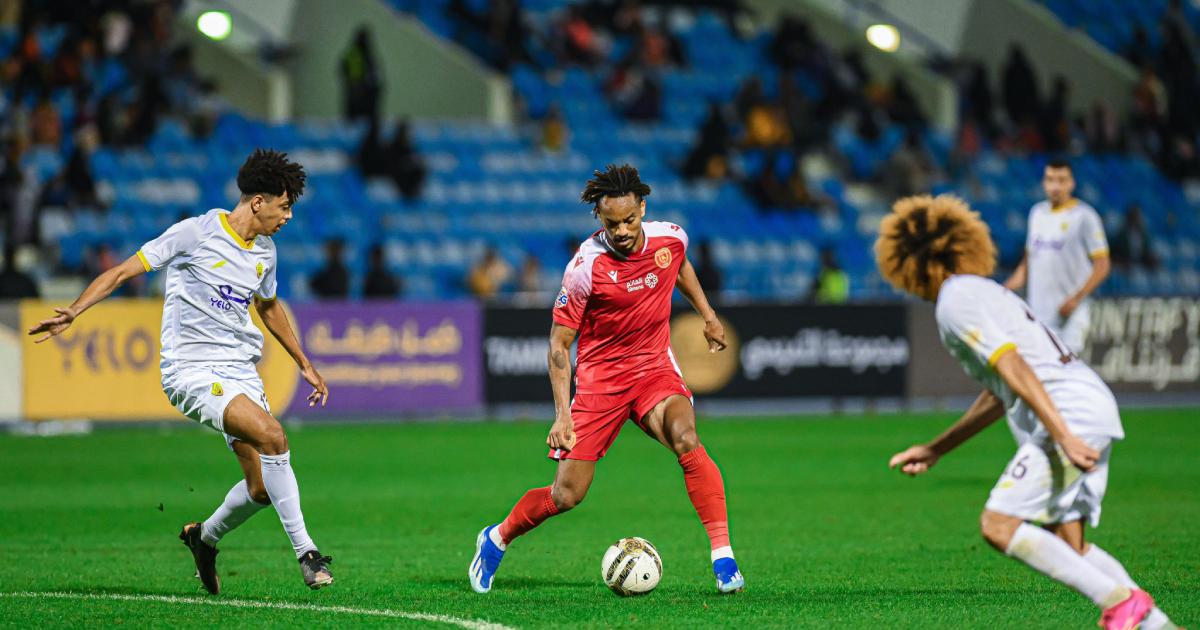 André Carrillo jugó noventa minutos en empate de Al Qadisiya