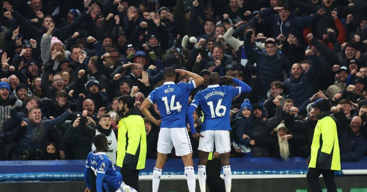 (VIDEO) Everton goleó al Newcastle y salió de zona de descenso