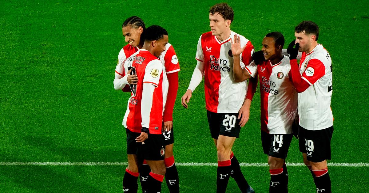 Con López en la banca, Feyenoord avanzó a tercera ronda de la Copa Holanda