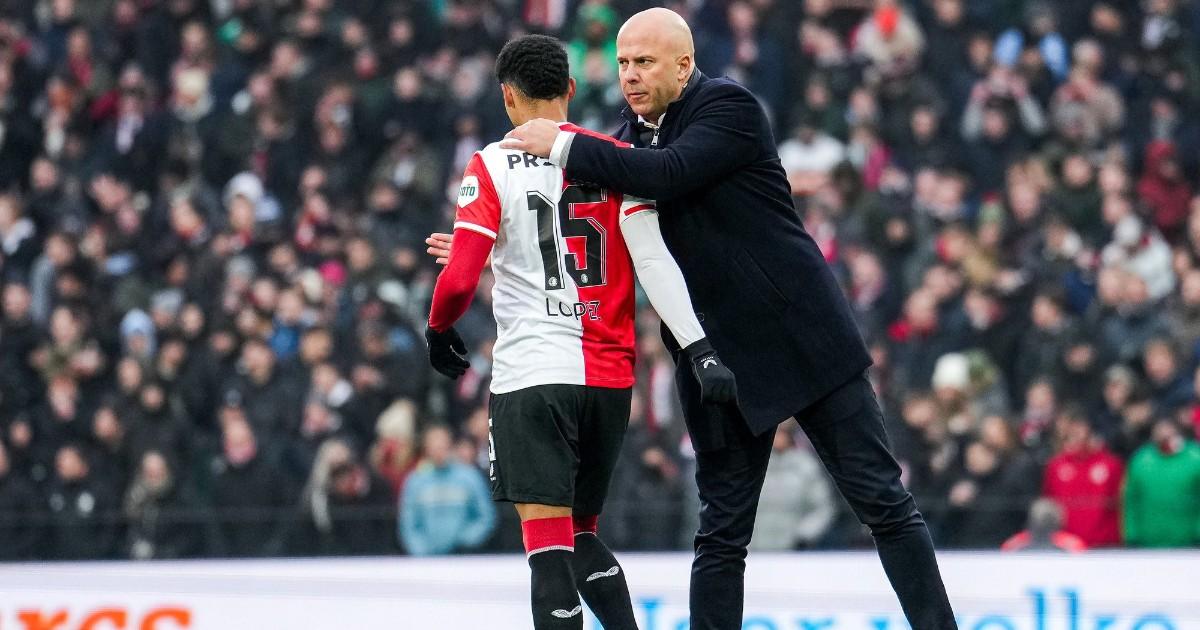 López ingresó en derrota del Feyenoord ante PSV