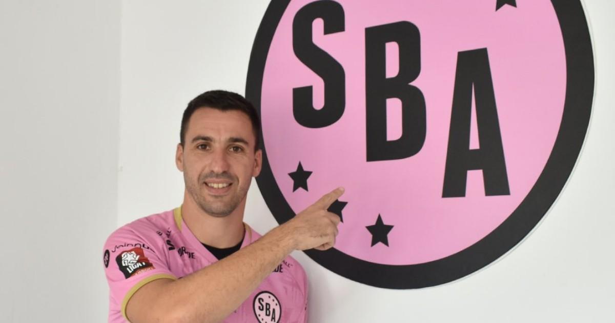 Le puso la firma: Pablo Bueno oficializó su vínculo con Sport Boys