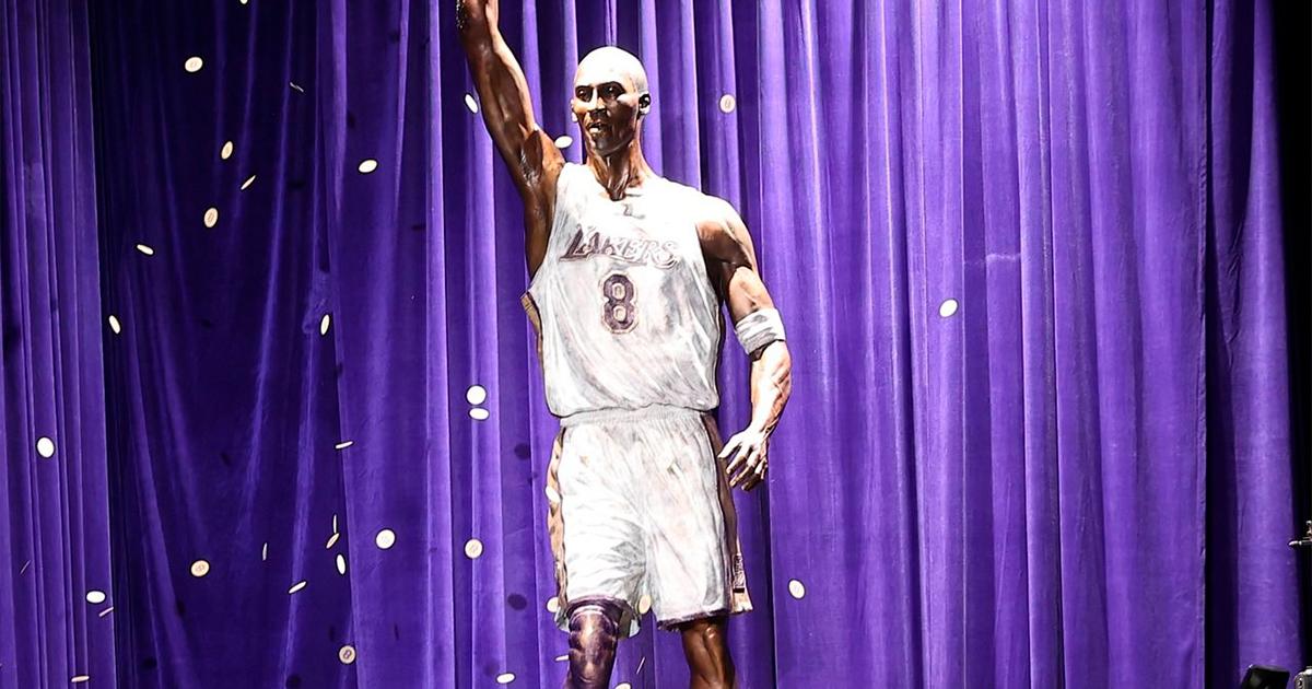(VIDEO) Los Angeles Lakers develaron estatua de Kobe Bryant en su estadio