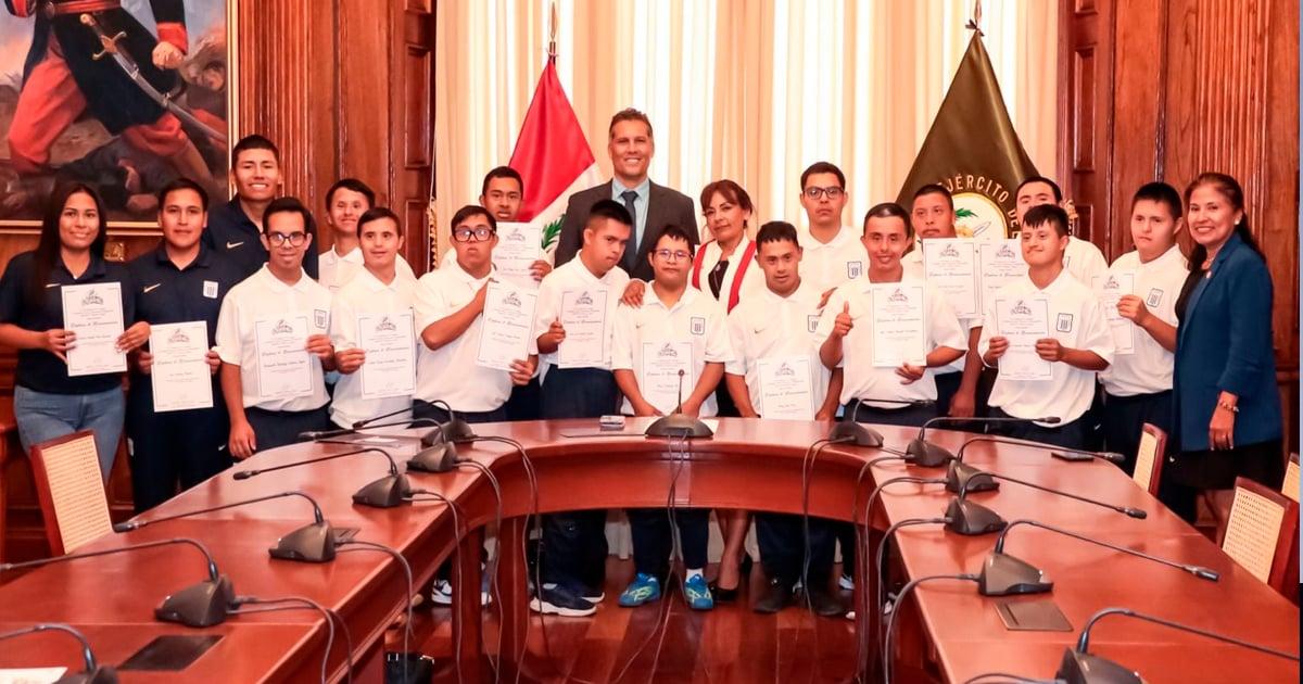 Equipo de futsal down de Alianza Lima fue reconocido en Congreso de la República